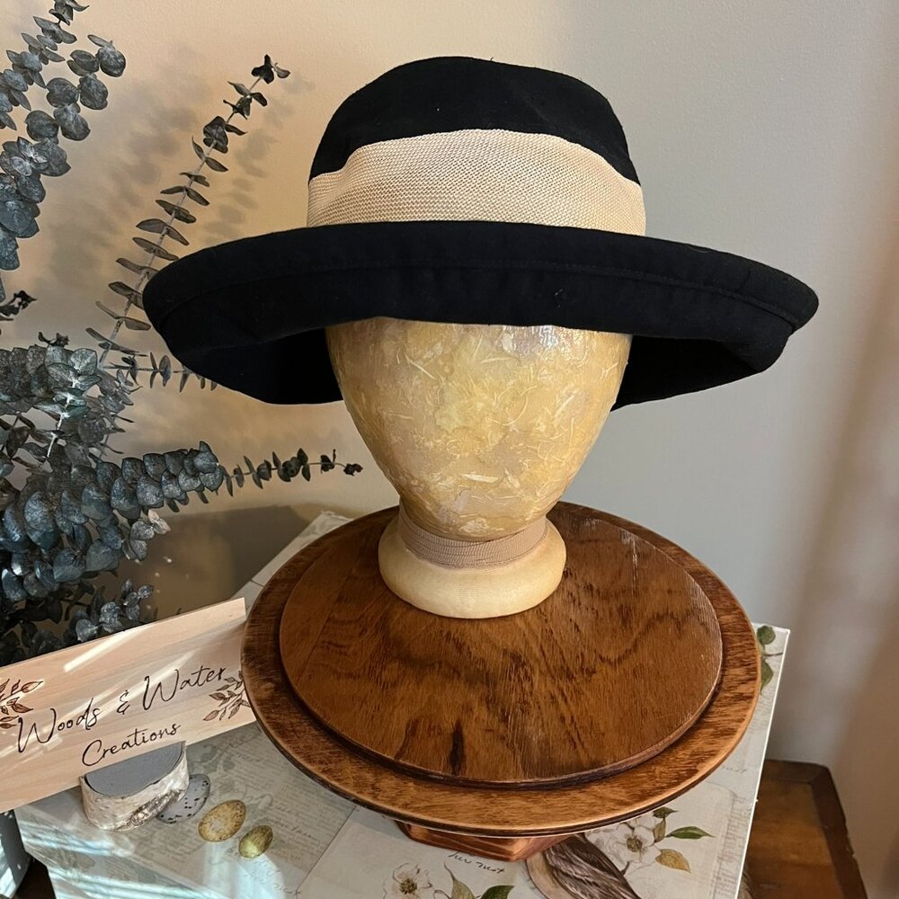 Wallaroo Vineyard wide brim bucket style sun hat - black w/ white mesh panel